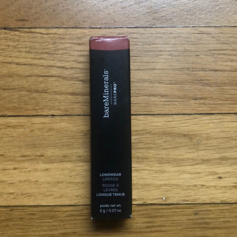 BAREPRO® LONGWEAR LIPSTICK
Slim, Matte Lipstick